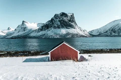 Winter Cabin 4K Wallpaper · winter · 3840×2560