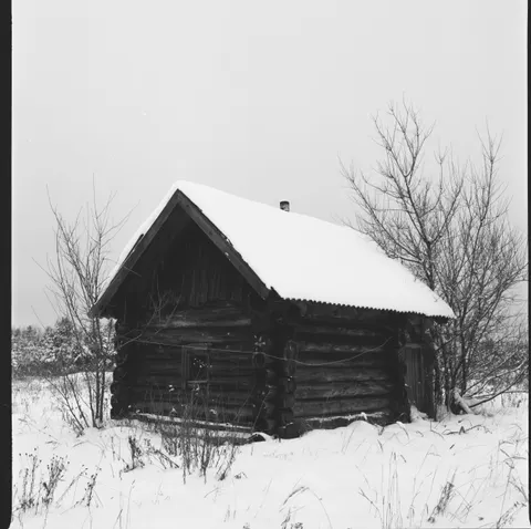 Winter Cabin 4K Wallpaper · winter · 3840×3825