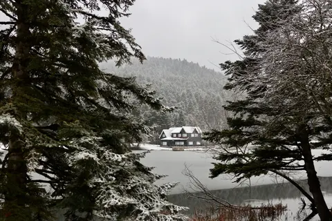 Winter Cabin 4K Wallpaper · winter · 3840×2560