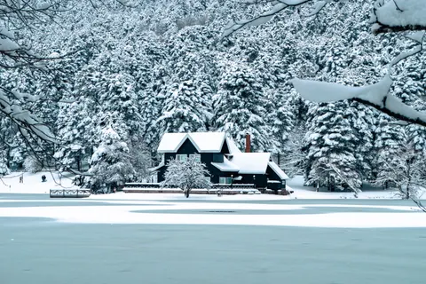 Winter Cabin 4K Wallpaper · winter · 3840×2560