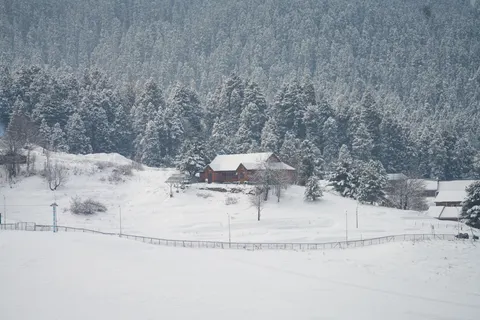 Winter Cabin 4K Wallpaper · winter · 3840×2560