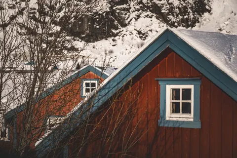Winter Cabin 4K Wallpaper · winter · 3840×2560