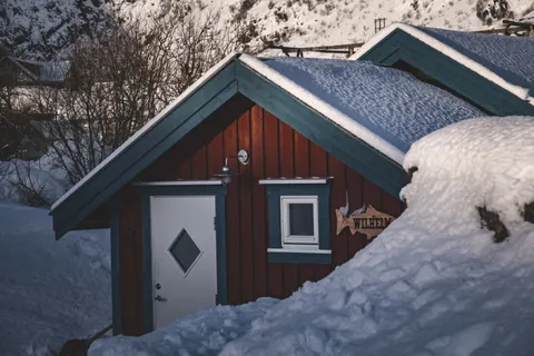 Winter Cabin 4K Wallpaper · winter · 3840×2560