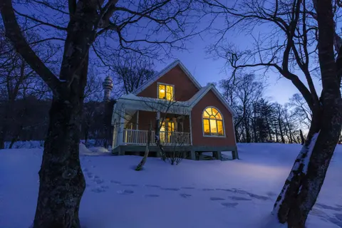 Winter Cabin 4K Wallpaper · winter · 3840×2560