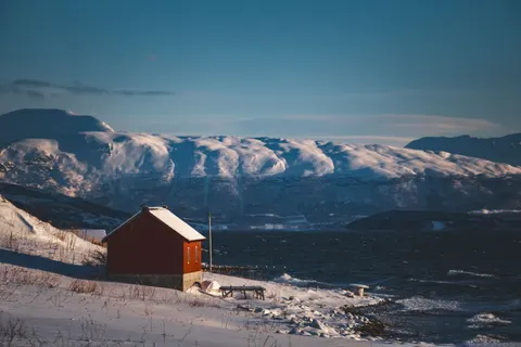 Winter Cabin 4K Wallpaper · winter · 3840×2560