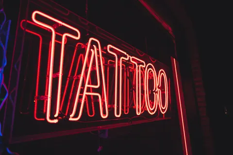 Neon Sign 4K Wallpaper · neon · 3840×2555