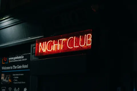 Neon Sign 4K Wallpaper · neon · 3840×2560