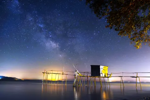 Milchstraße über dem Meer 4K Hintergrundbild · space · 3840×2560