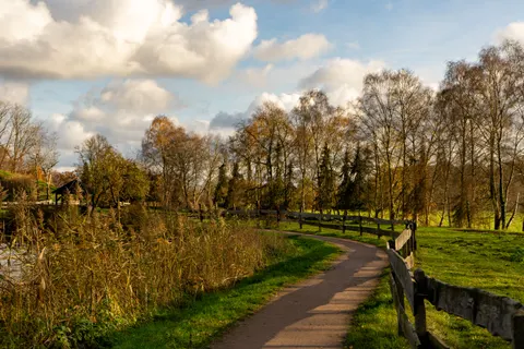 Autumn Park 4K Wallpaper · autumn · 3840×2560