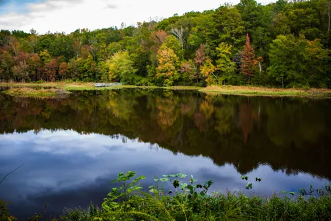 Autumn Lake 4K Wallpaper · autumn · 3840×2560