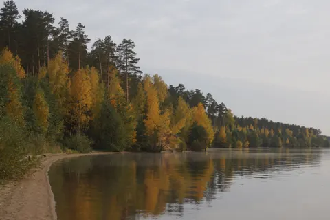 Autumn Lake 4K Wallpaper · autumn · 3840×2560