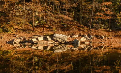 Autumn Lake 4K Wallpaper · autumn · 3840×2306