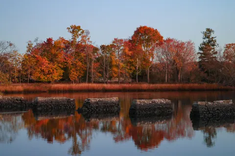 Autumn Lake 4K Wallpaper · autumn · 3840×2561