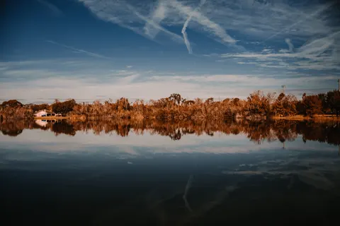Autumn Lake 4K Wallpaper · autumn · 3840×2560