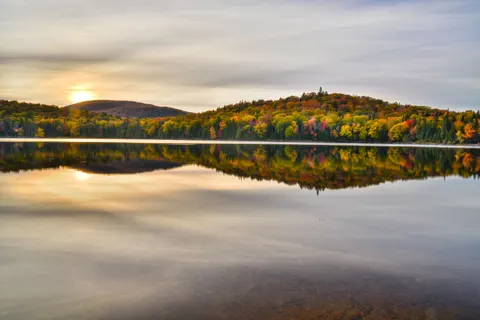 Autumn Lake 4K Wallpaper · autumn · 3840×2563