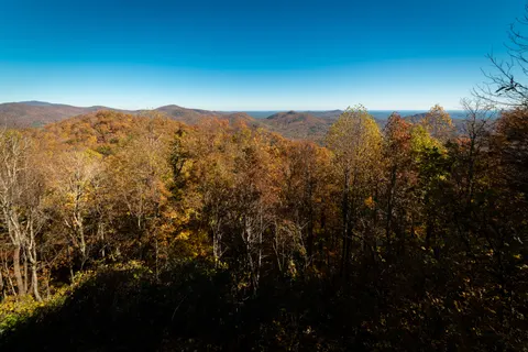 Autumn Mountains 4K Wallpaper · autumn · 3840×2563
