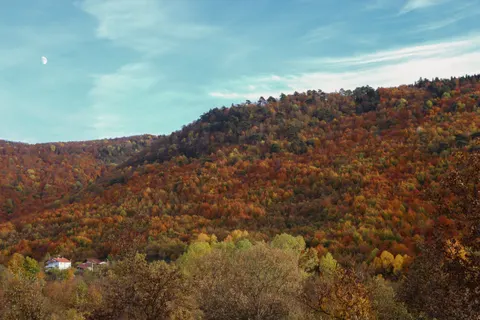 Autumn Mountains 4K Wallpaper · autumn · 3840×2560