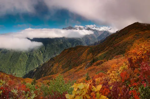 Autumn Mountains 4K Wallpaper · autumn · 3840×2533