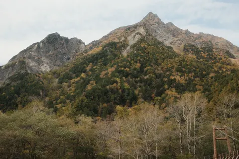 Autumn Mountains 4K Wallpaper · autumn · 3840×2560