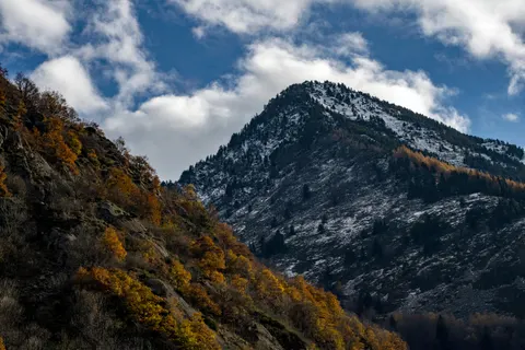 Autumn Mountains 4K Wallpaper · autumn · 3840×2560