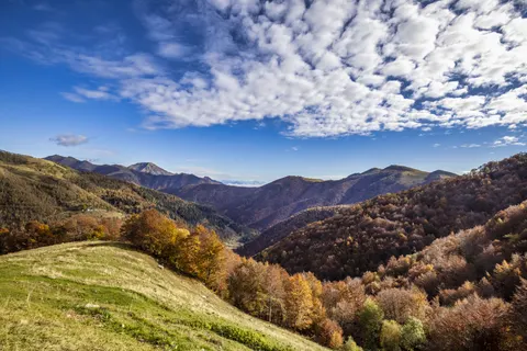 والپیپر کوه‌های پاییزی با کیفیت 4K · autumn · 3840×2561