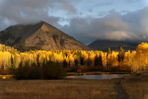 Autumn Mountains 4K Wallpaper · autumn · 3840×2560