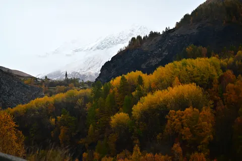 Autumn Mountains 4K Wallpaper · autumn · 3840×2560