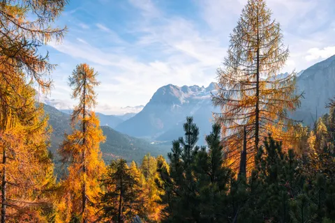 Autumn Mountains 4K Wallpaper · autumn · 3840×2560