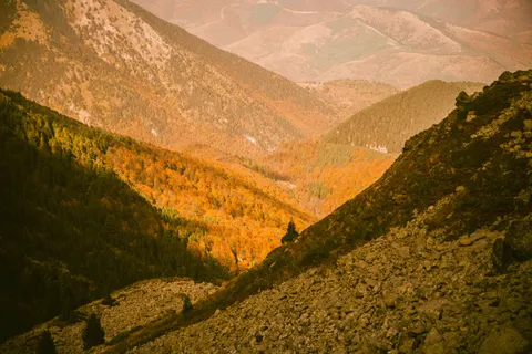 Autumn Mountains 4K Wallpaper · autumn · 3840×2560