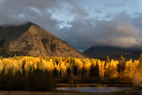 Autumn Mountains 4K Wallpaper · autumn · 3840×2560