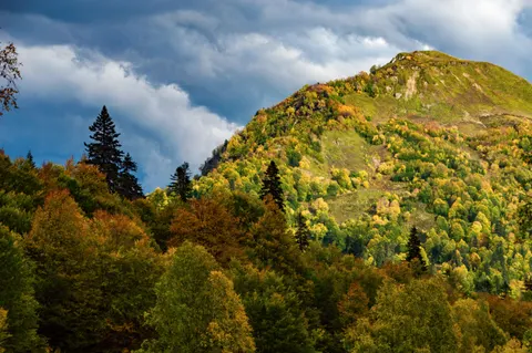 Autumn Mountains 4K Wallpaper · autumn · 3840×2553