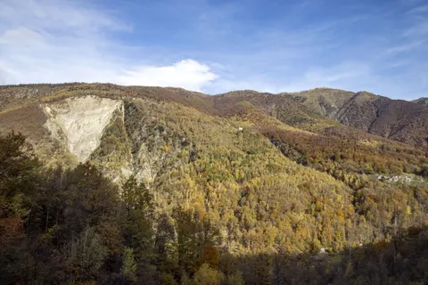 Autumn Mountains 4K Wallpaper · autumn · 3840×2560