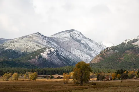 Autumn Mountains 4K Wallpaper · autumn · 3840×2560