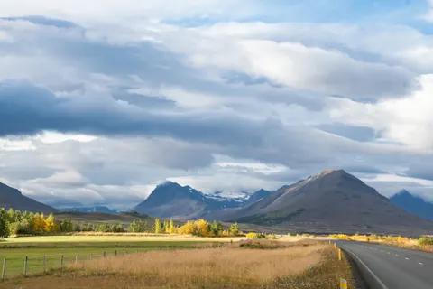 Autumn Mountains 4K Wallpaper · autumn · 3840×2560