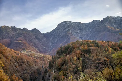 Autumn Mountains 4K Wallpaper · autumn · 3840×2561