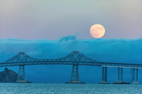Full Moon 4K Wallpaper · space · 3840×2560