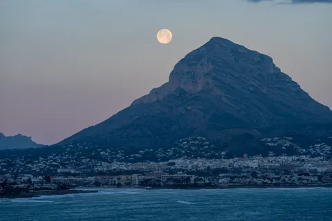 Full Moon 4K Wallpaper · space · 3840×2560