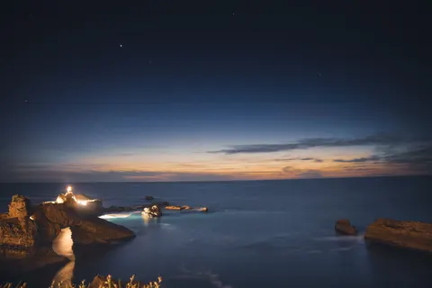 والپیپر راه شیری بر فراز دریا با کیفیت 4K · space · 3840×2560