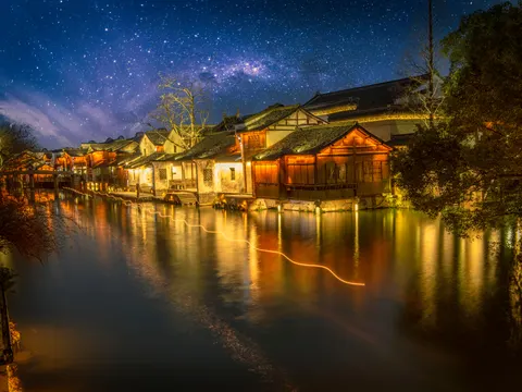 Milky Way over Sea 4K Wallpaper · space · 3840×2880