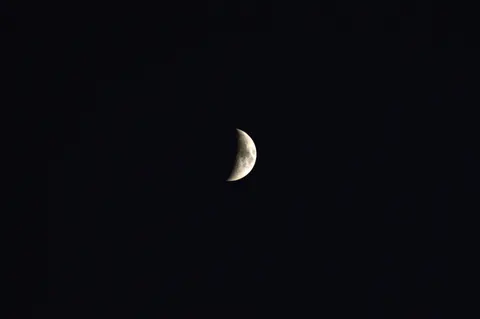 Moon Craters 4K Wallpaper · space · 3840×2553
