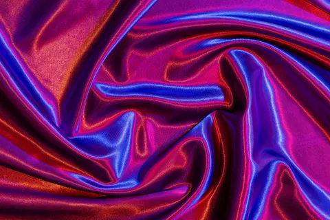 Holographic 4K Wallpaper · abstract · 3840×2560