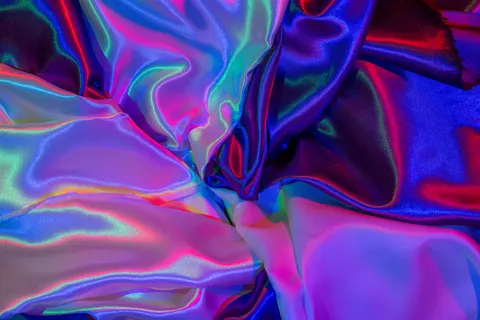 Holographic 4K Wallpaper · abstract · 3840×2560