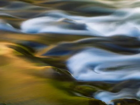 Liquid Gold 4K Wallpaper · abstract · 3840×2880