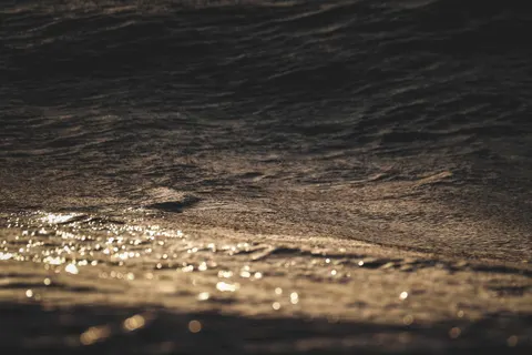 Liquid Gold 4K Wallpaper · abstract · 3840×2560