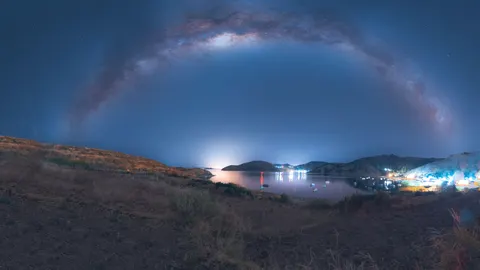 Fond d'écran Voie lactée au-dessus de la mer 4K · space · 3840×2160