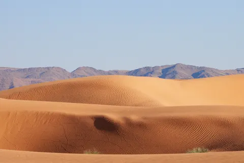 Desert Curves 4K Wallpaper · minimal · 3840×2560
