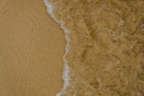 Sand Ripples 4K Wallpaper · minimal · 3840×2560