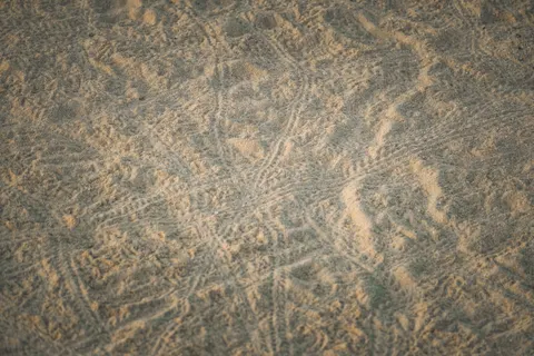 Sand Ripples 4K Wallpaper · minimal · 3840×2560