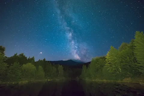 Hình nền Ngân Hà Trên Biển 4K · space · 3840×2563
