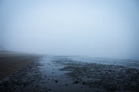 Foggy Minimal 4K Wallpaper · minimal · 3840×2561